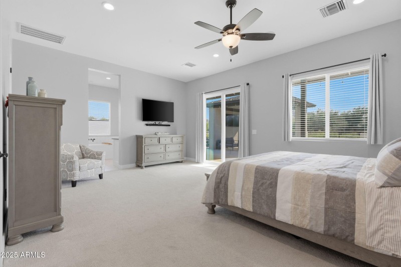 40-web-or-mls-19707 E Happy Rd-17 (2)