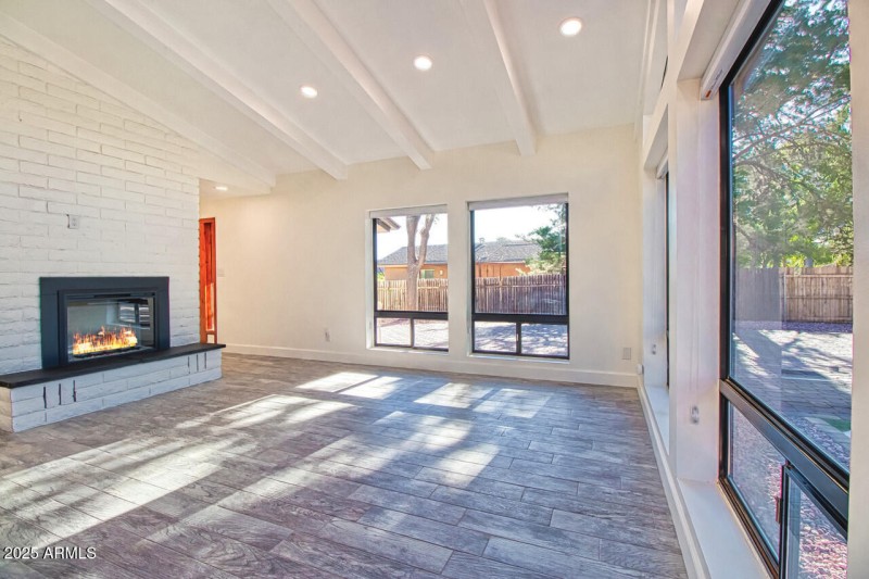 7-INT-80D-HDR-1-CR-P-Edit-IMG_1004