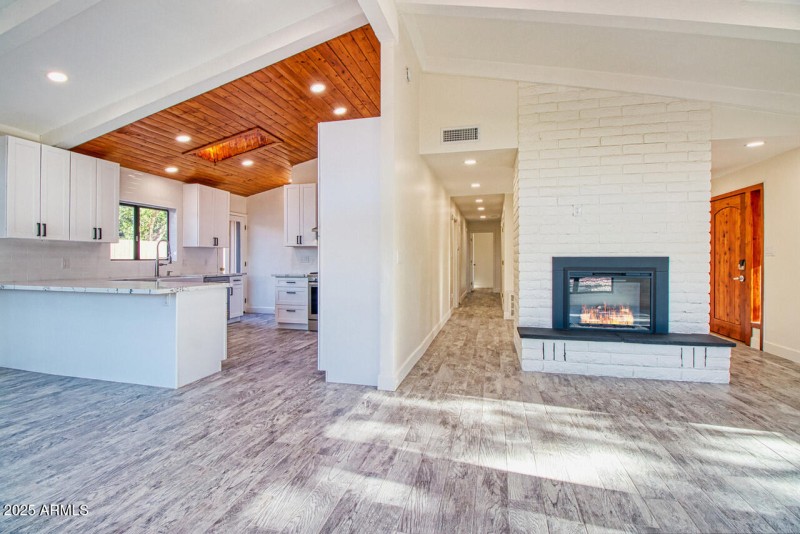 6-INT-80D-HDR-1-CR-P-Edit-IMG_0995