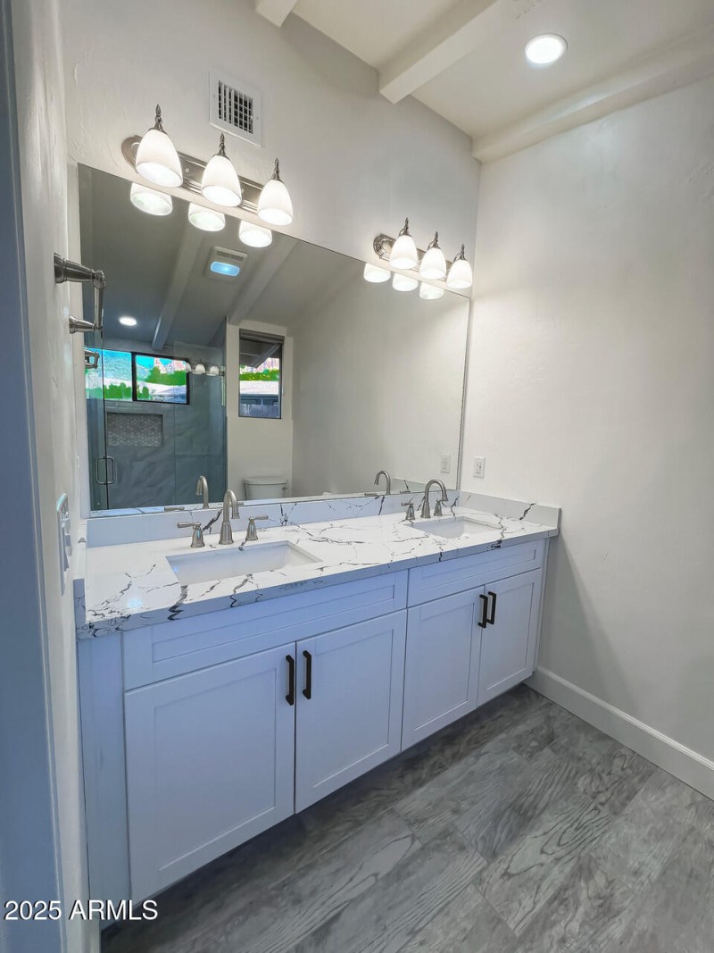 26R-INT-iph-CmRw-Pls-File_088