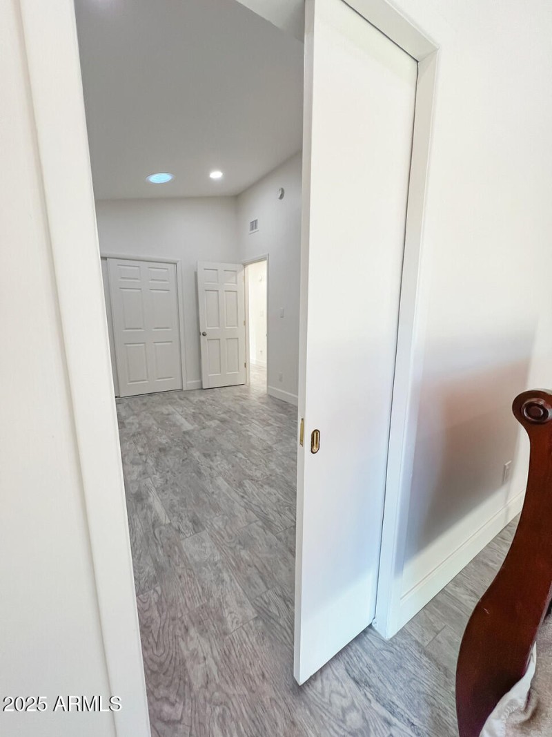 19L-INT-iph-CmRaw-Pls-File_057