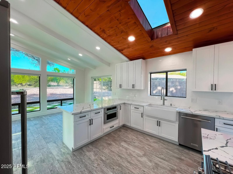 15-INT-iph-22-CmRaw-Plus-File_020