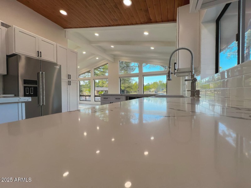 15-INT-iph-21-CmRaw-Plus-File_030