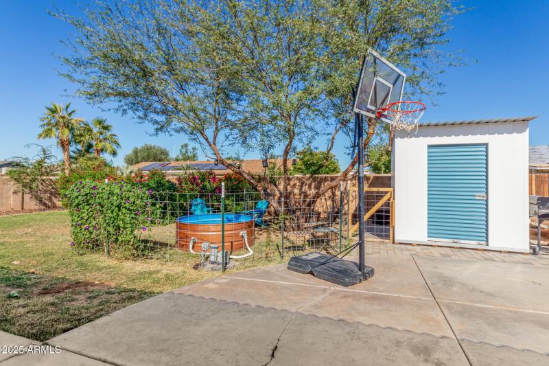 Cowboy pool / morning glory vines