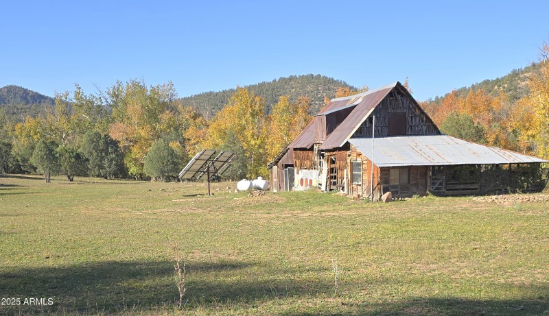 Aut E Pasture & Barn