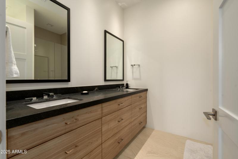 Casita / Ensuite 4 Bathroom