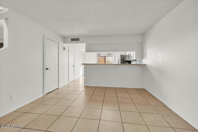 05-2437_E_Tracy_Ln_#2_2