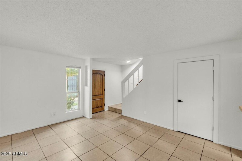 02-2437_E_Tracy_Ln_#2_10