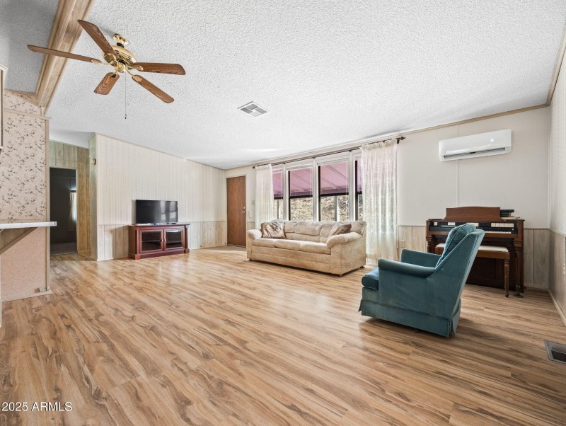 8-web-or-mls-18278 PM Henley Ave-8