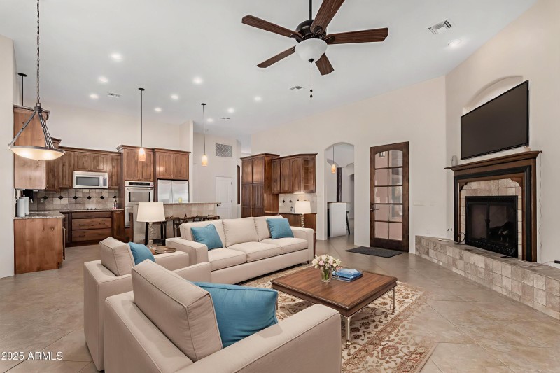 Living Room.Kitchen 1