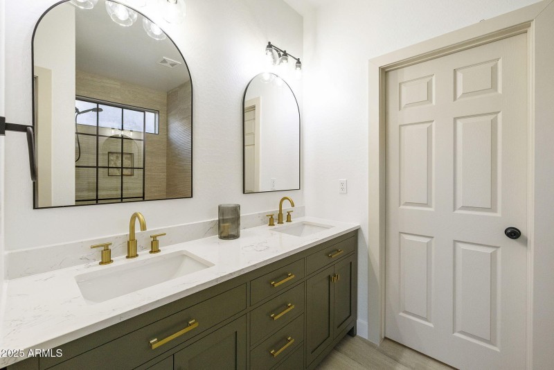 25-web-or-mls-_TM_7394