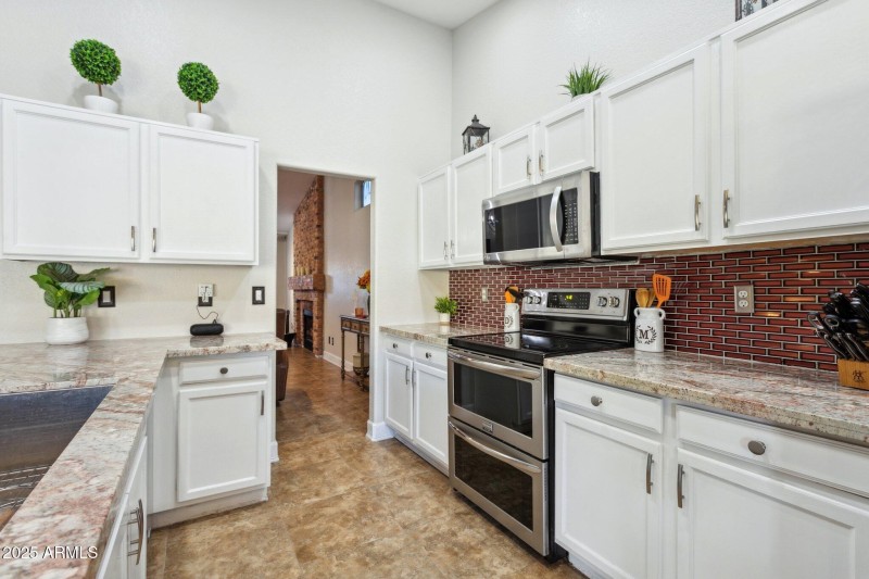 11-web-or-mls-4740-e-villa-maria-dr