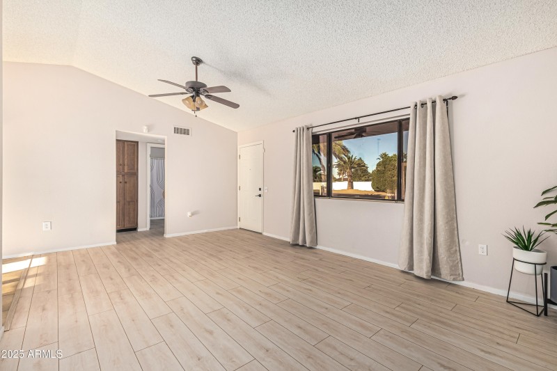 Conquistador Living rm 4