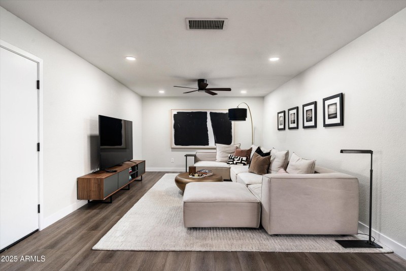 17-8341 E Hubbell St (17 of 39)