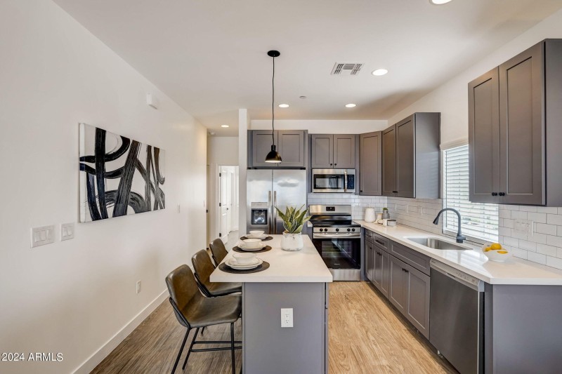 50367-3645 E Earll Dr-007