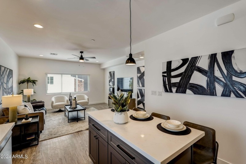 50367-3645 E Earll Dr-009