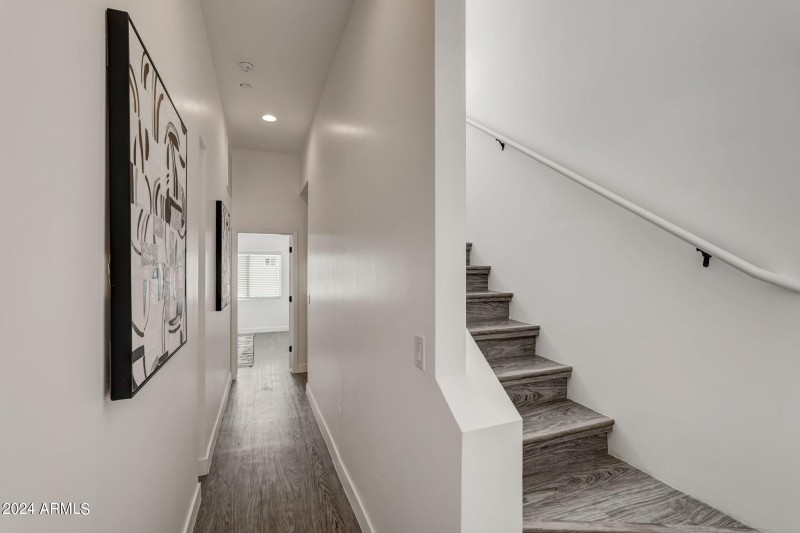 50367-3645 E Earll Dr-021