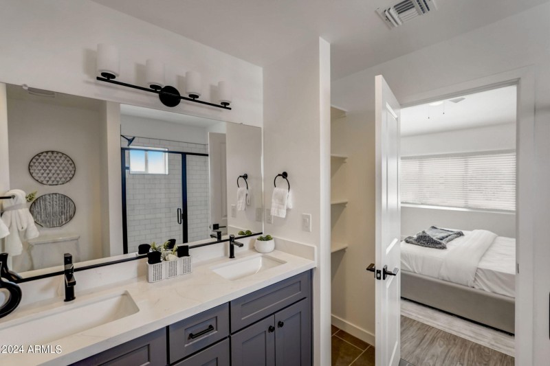 50367-3645 E Earll Dr-027