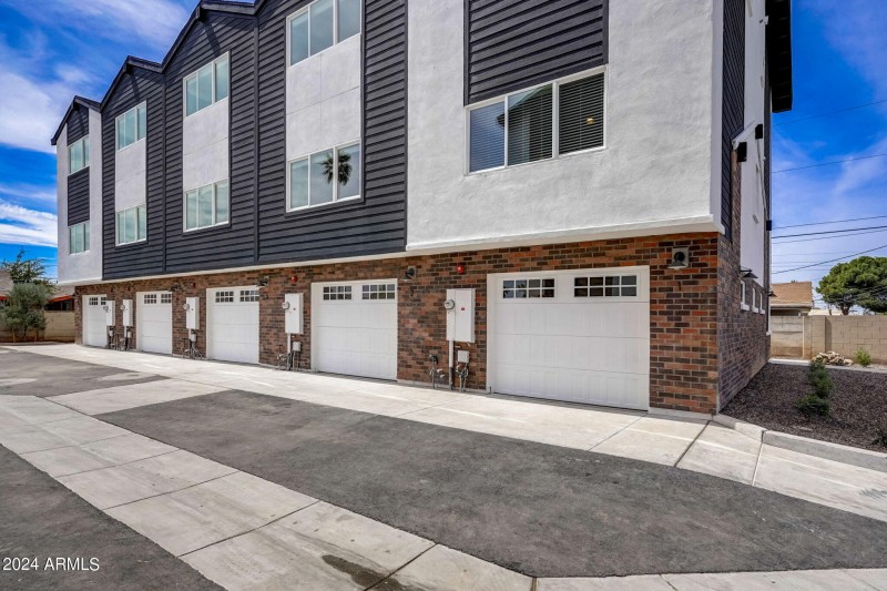 50367-3645 E Earll Dr-038