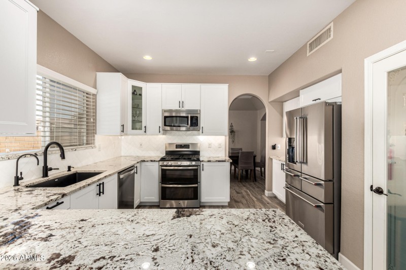 Beautifully Remodeled Eat-in Kitchen