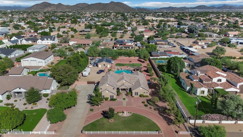 8406 W Williams Rd-large-004-006-8406 W