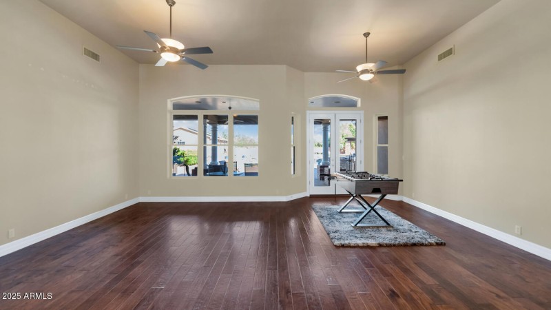 8406 W Williams Rd-large-006-043-8406 W