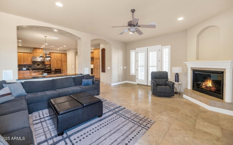 8406 W Williams Rd-large-010-039-8406 W