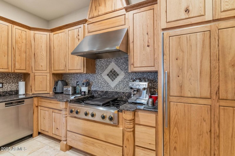 8406 W Williams Rd-large-014-030-8406 W