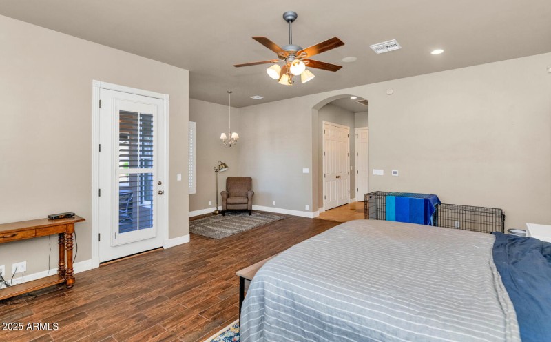 8406 W Williams Rd-large-018-027-8406 W