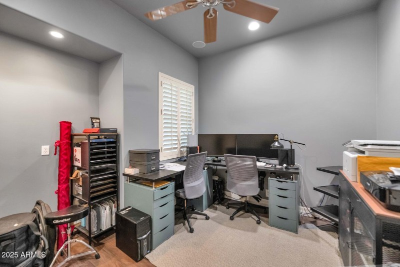 8406 W Williams Rd-large-026-009-8406 W