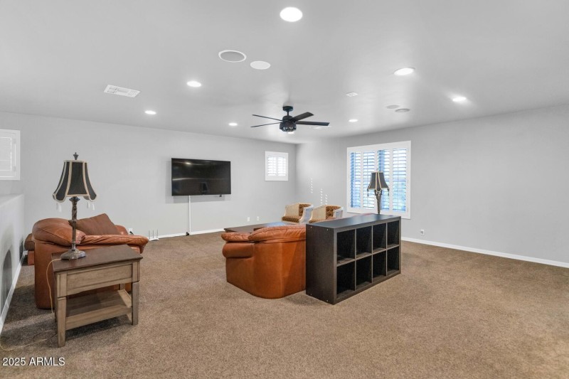 8406 W Williams Rd-large-029-037-8406 W