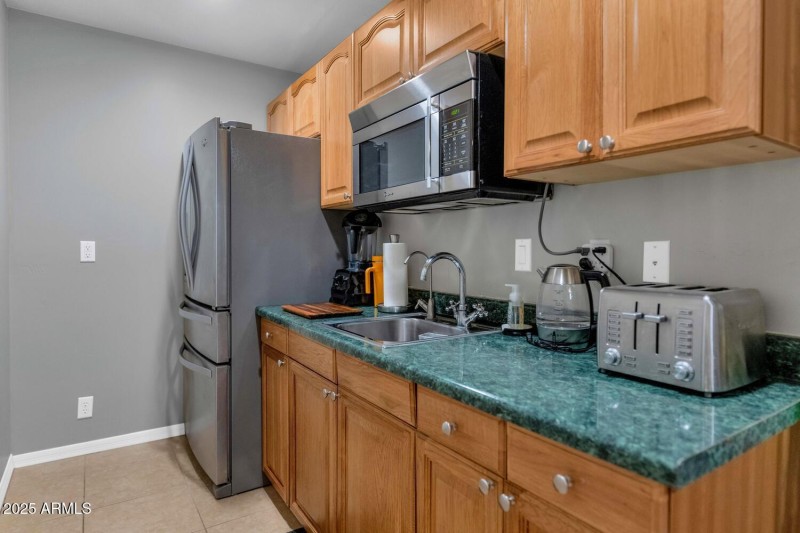 8406 W Williams Rd-large-031-036-8406 W