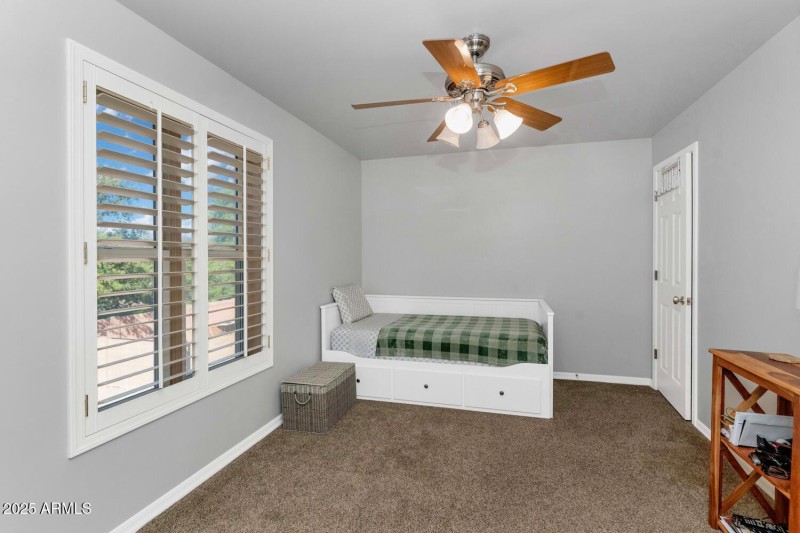 8406 W Williams Rd-large-032-038-8406 W