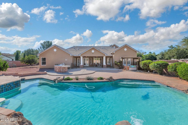 8406 W Williams Rd-large-037-040-8406 W