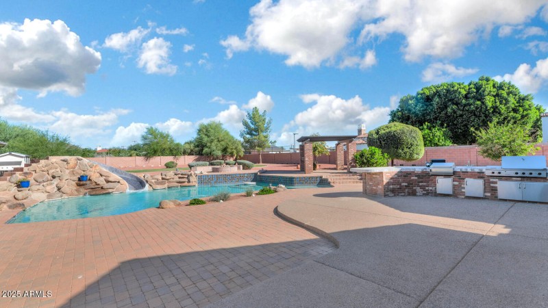 8406 W Williams Rd-large-039-028-8406 W