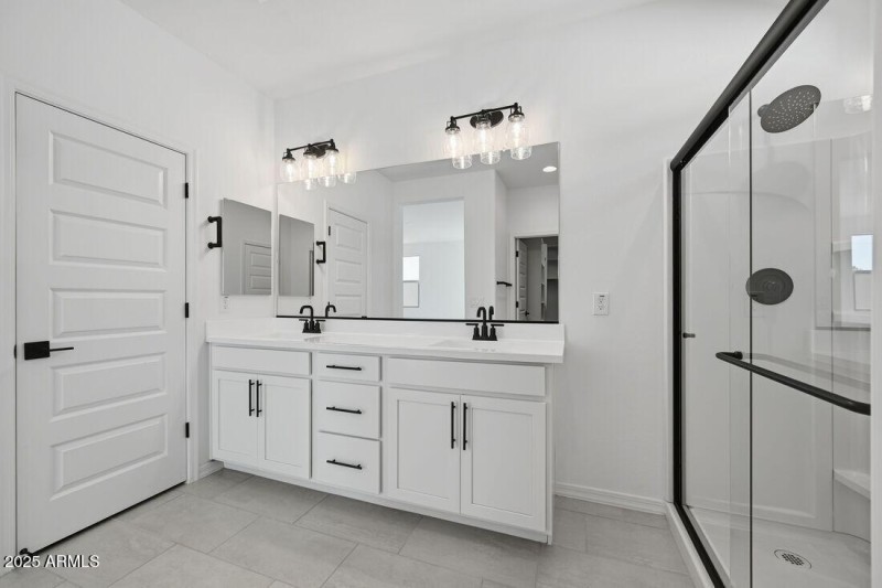 8827 W PASADENA Avenue - Ready Now!