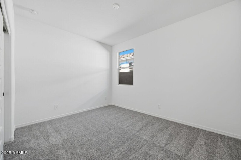 8827 W PASADENA Avenue - Ready Now!