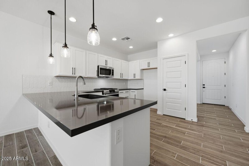 8827 W PASADENA Avenue - Ready Now!