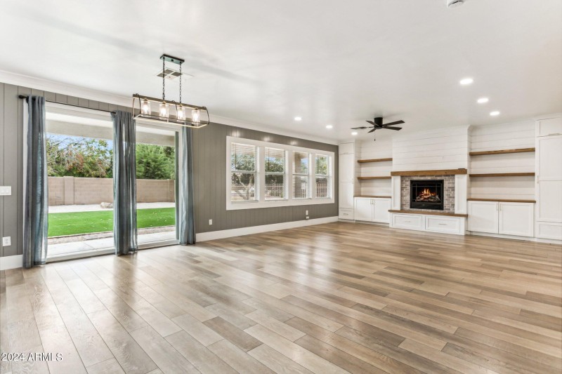 Family Room w/ Dining Area