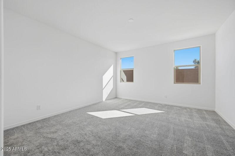 8827 W PASADENA Avenue - Ready Now!