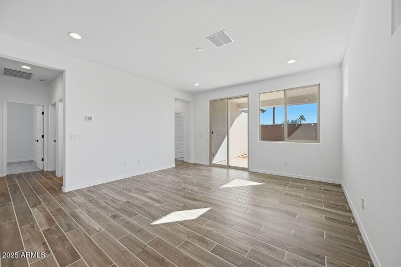 8827 W PASADENA Avenue - Ready Now!