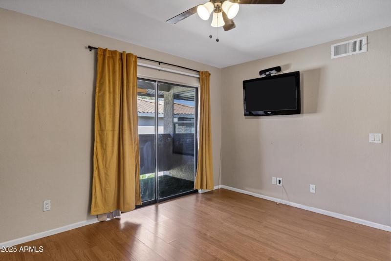 1402 E Guadalupe Rd-16