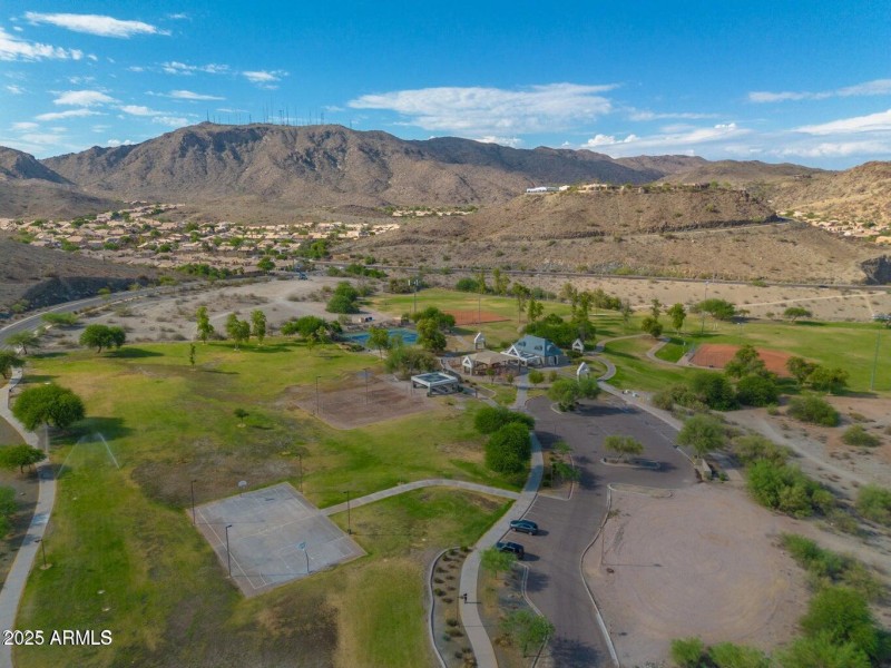 A Variety of Parks & Amenities Nearby