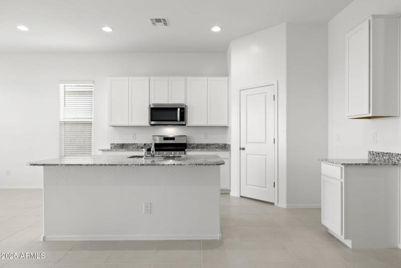 4-web-or-mls-15649-w-smoketree-dr-lot-17