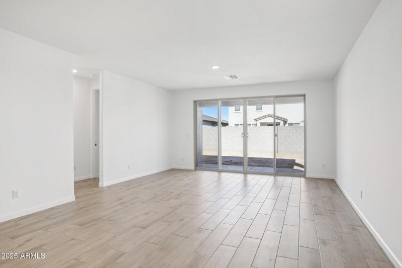 5-web-or-mls-La Senda Dr W-S0511-005