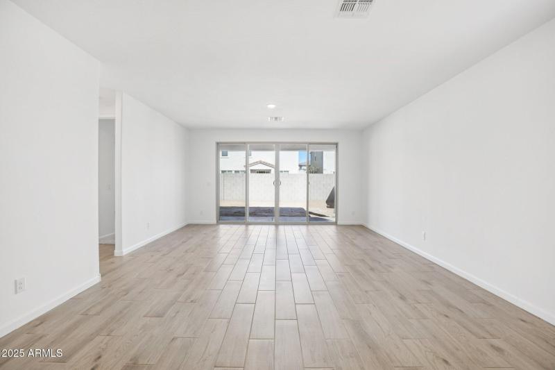 7-web-or-mls-La Senda Dr W-S0511-007