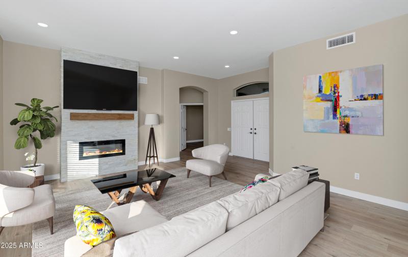 4-VRK 22110 N Lobo Ln-print-005-008 Grea