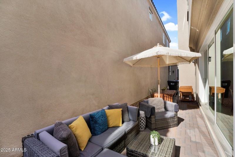 239 E balsam Edgar Rascon Realtor (37)