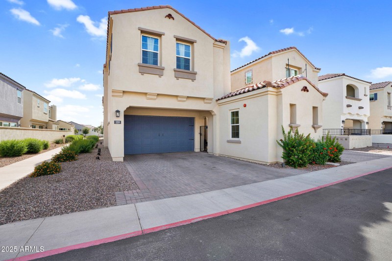 239 E balsam Edgar Rascon Realtor (2)