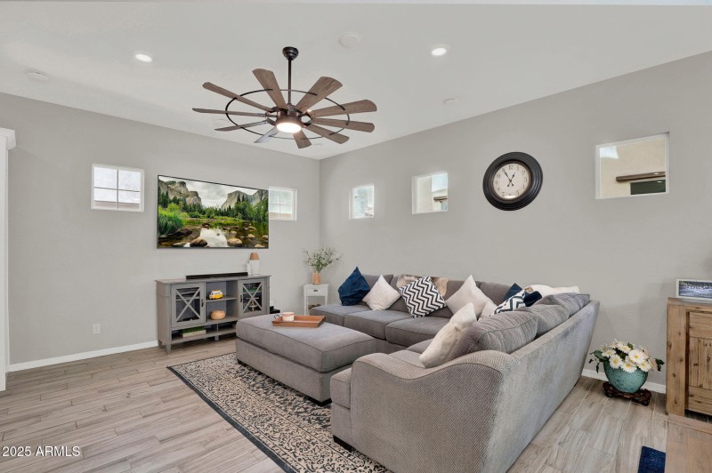 239 E balsam Edgar Rascon Realtor (4)